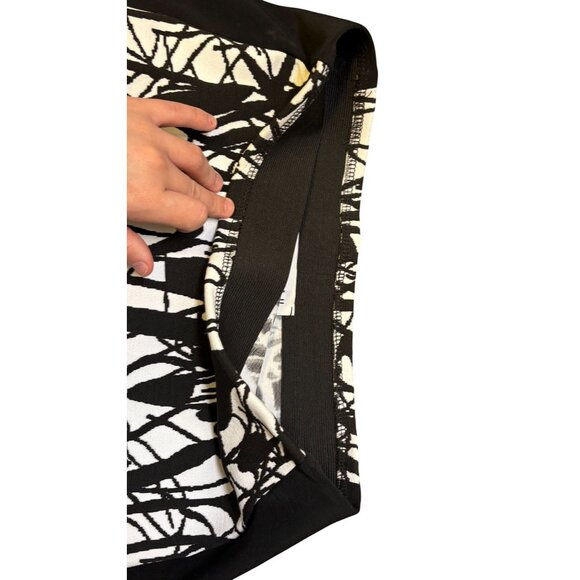 Joseph Ribkoff Black & White Abstract Print Pencil Skirt Size 6 - Picture 4 of 5